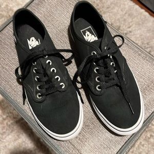 Vans Women tennis shoe